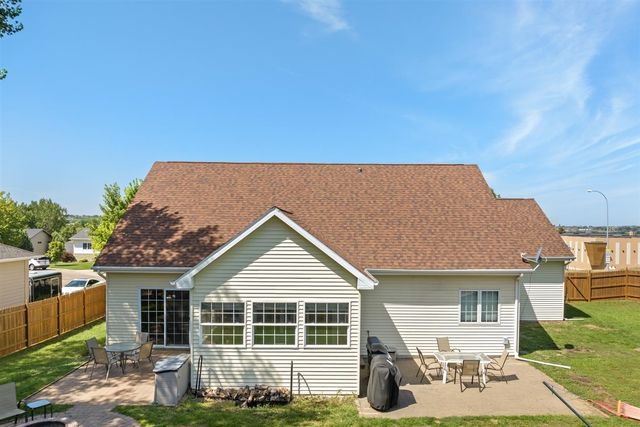 1101 10th St SW, Minot, ND 58701