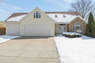 1101 10th St SW, Minot, ND 58701