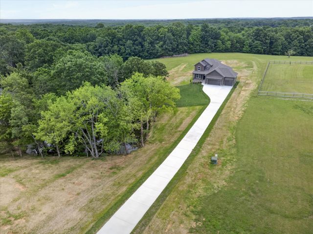 209 Lewis Grant Ln, Southside, TN 37171