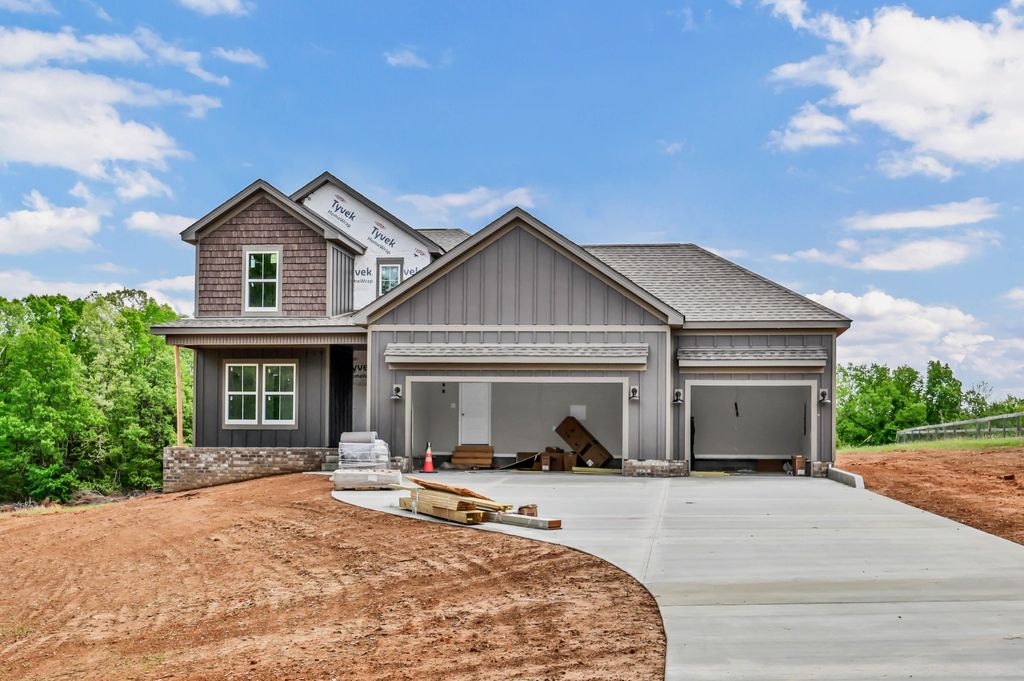 209 Lewis Grant Ln, Southside, TN 37171