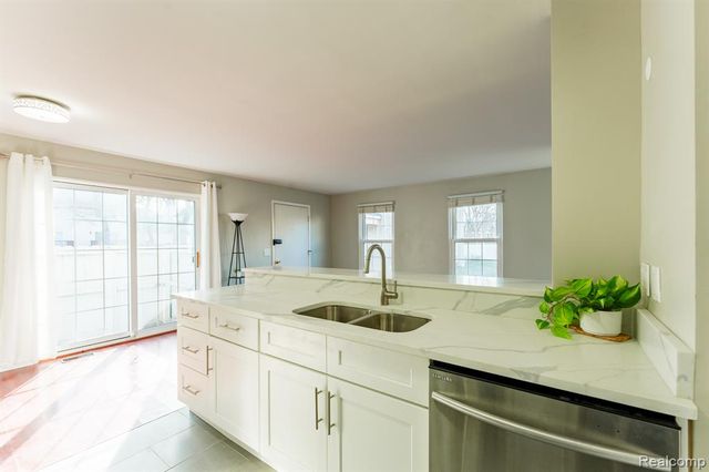 264 1st Street, Rochester, MI 48307