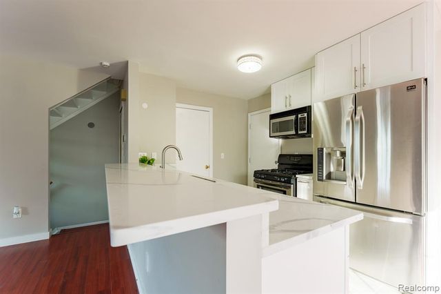 264 1st Street, Rochester, MI 48307