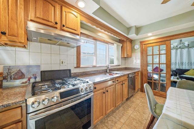 17-19 Berry St, Quincy, MA 02169