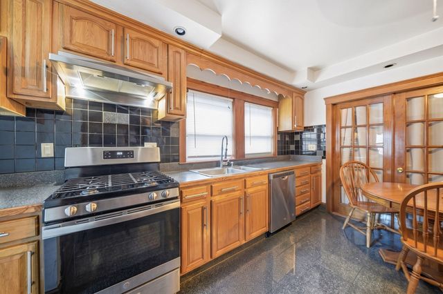 17-19 Berry St, Quincy, MA 02169