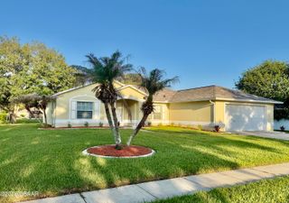 67 Spinnaker Circle, South Daytona, FL 32119