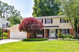 419 W Sheridan Place, Lake Bluff, IL 60044