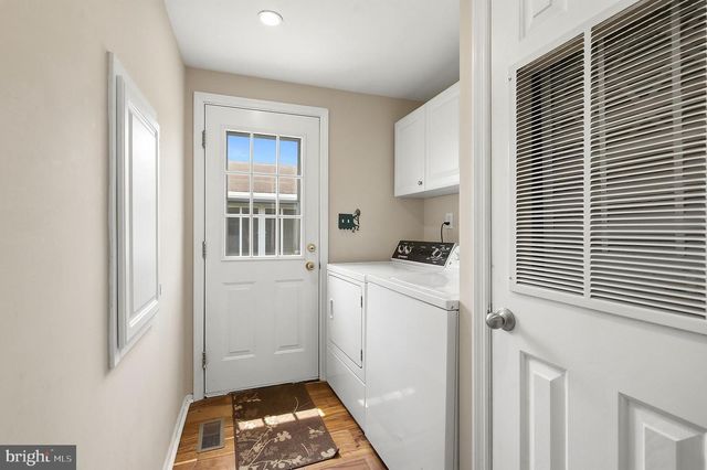 9 ROCKY HILL ROAD, Manahawkin, NJ 08050