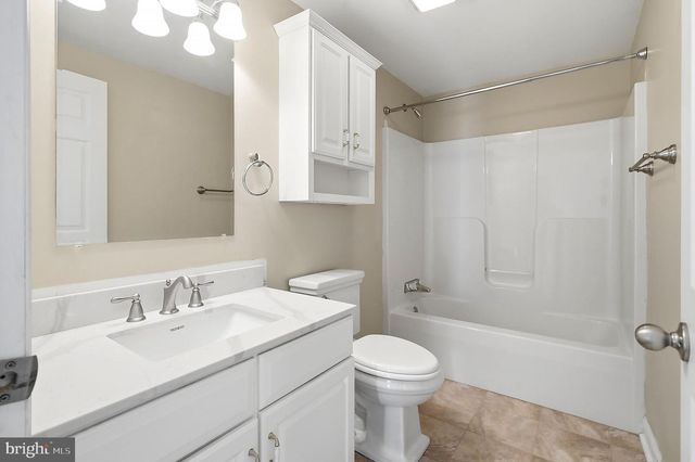 9 ROCKY HILL ROAD, Manahawkin, NJ 08050