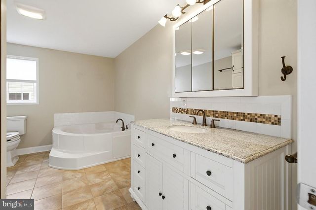 9 ROCKY HILL ROAD, Manahawkin, NJ 08050