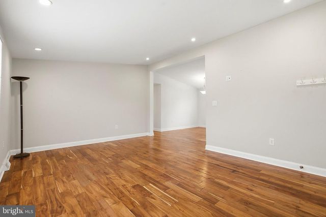 9 ROCKY HILL ROAD, Manahawkin, NJ 08050