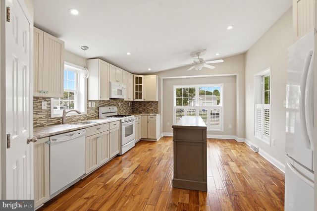 9 ROCKY HILL ROAD, Manahawkin, NJ 08050