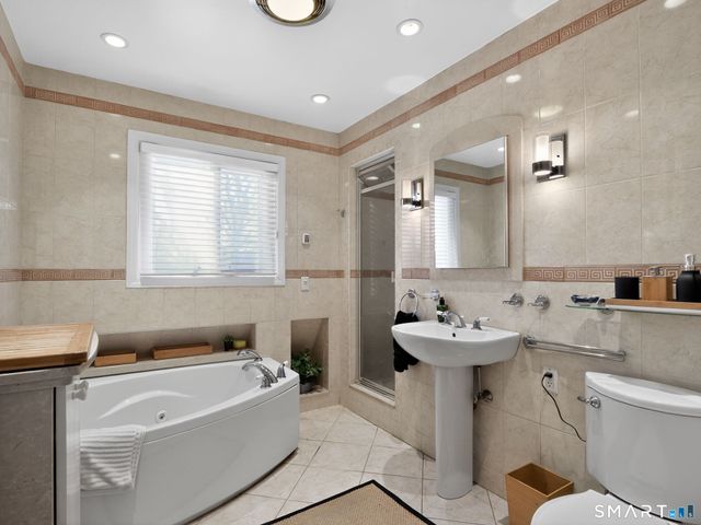 59 Broadfield Road, Hamden, CT 06517