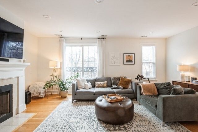 1110 W Wolfram Street 2, Chicago, IL 60657