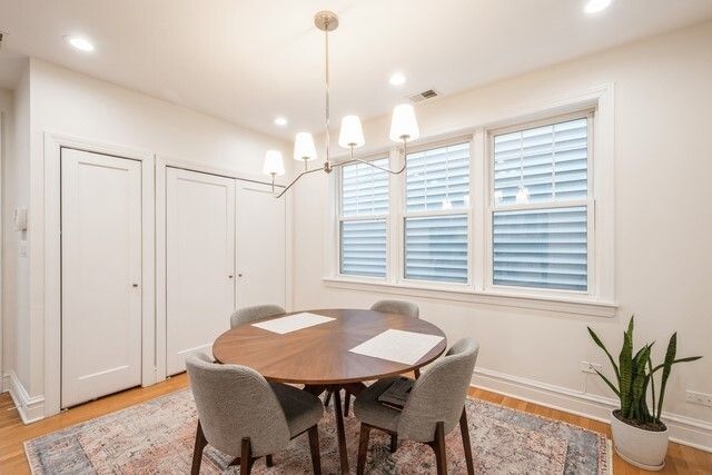 1110 W Wolfram Street 2, Chicago, IL 60657