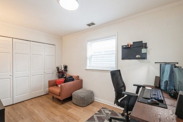 1110 W Wolfram Street 2, Chicago, IL 60657