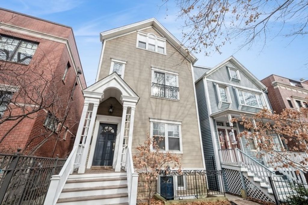 1110 W Wolfram Street 2, Chicago, IL 60657