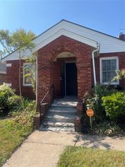 7176 Hunter Avenue, Beverly Hills, MO 63121