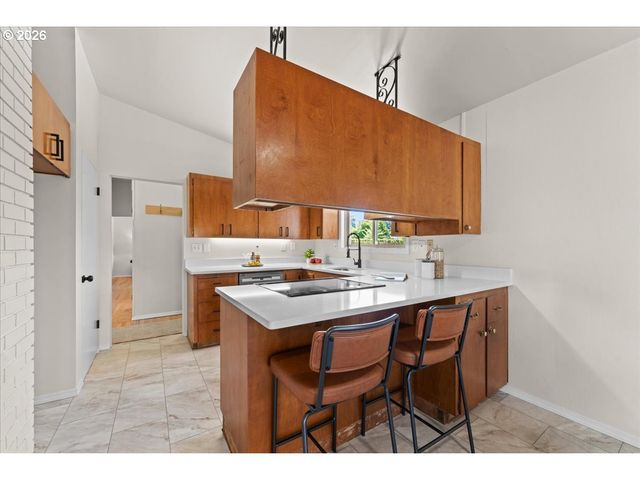 13547 Ne SACRAMENTO St, Portland, OR 97230