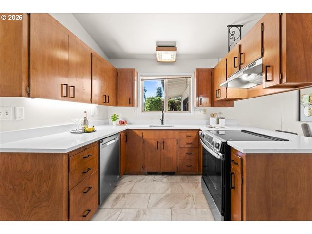 13547 Ne SACRAMENTO St, Portland, OR 97230
