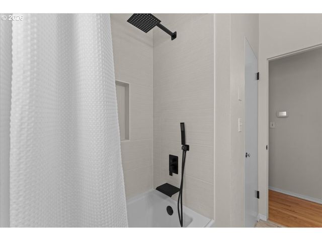 13547 Ne SACRAMENTO St, Portland, OR 97230