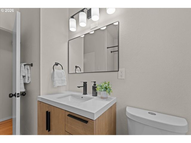 13547 Ne SACRAMENTO St, Portland, OR 97230