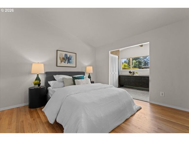 13547 Ne SACRAMENTO St, Portland, OR 97230