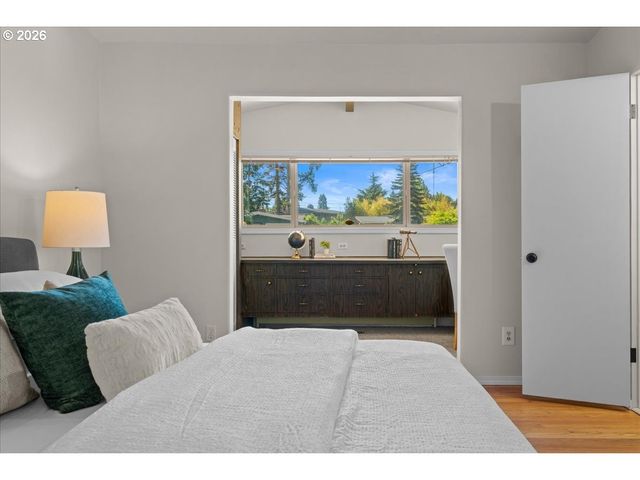 13547 Ne SACRAMENTO St, Portland, OR 97230