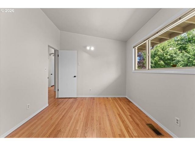 13547 Ne SACRAMENTO St, Portland, OR 97230