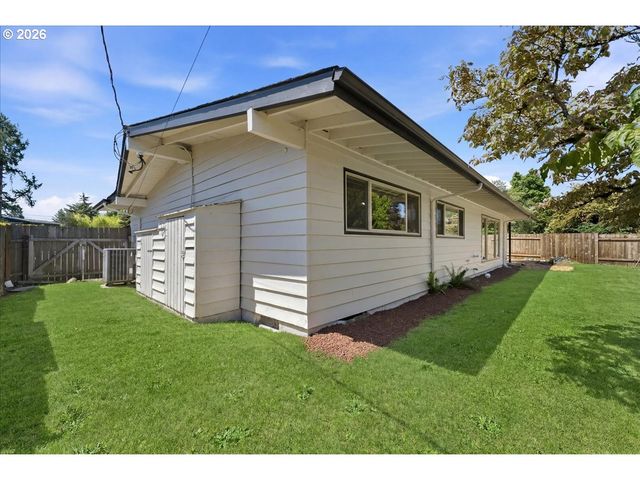 13547 Ne SACRAMENTO St, Portland, OR 97230