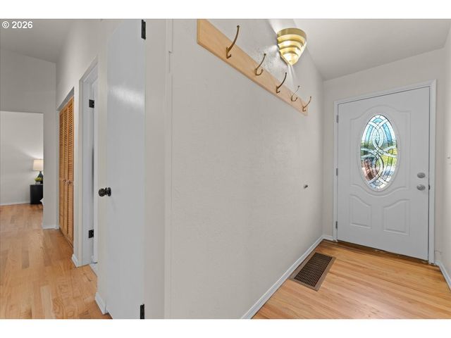 13547 Ne SACRAMENTO St, Portland, OR 97230