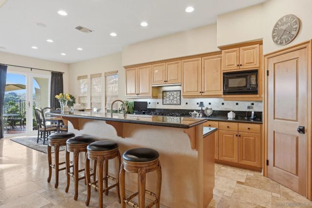 6277 Paseo Privado, Carlsbad, CA 92009