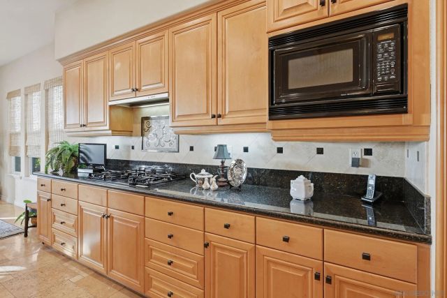 6277 Paseo Privado, Carlsbad, CA 92009