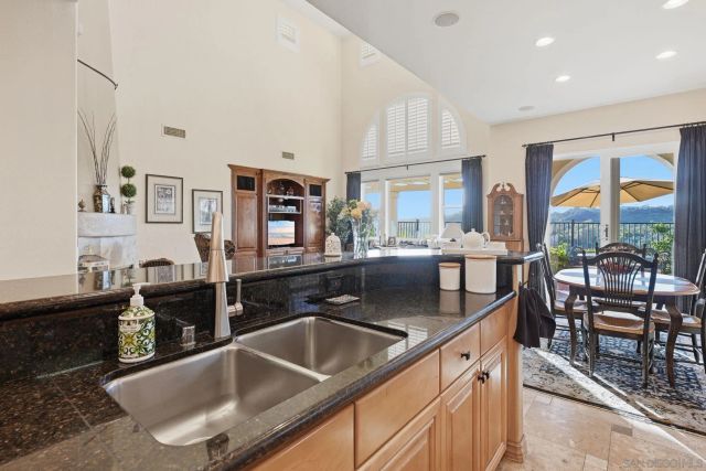 6277 Paseo Privado, Carlsbad, CA 92009