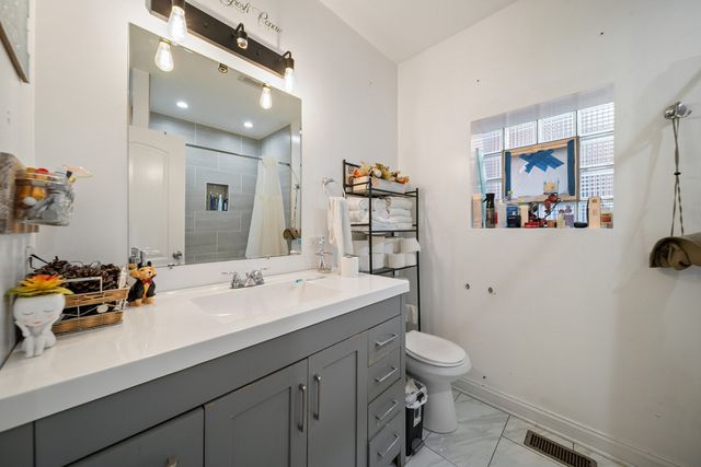5208 W Washington Boulevard, Chicago, IL 60644