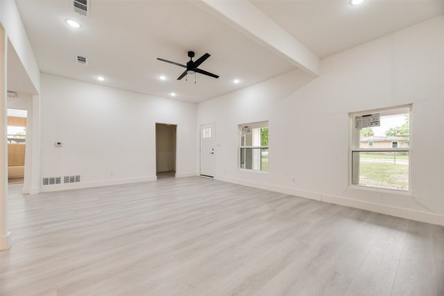 302 Newsom Road, Mesquite, TX 75149