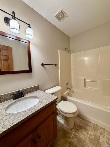 536 Tattersholl Court, Fort Wayne, IN 46804