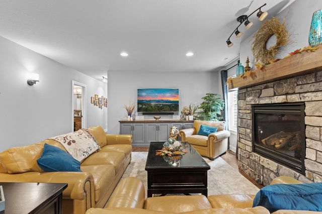 4053 Stone Point Drive NE, Rochester, MN 55906