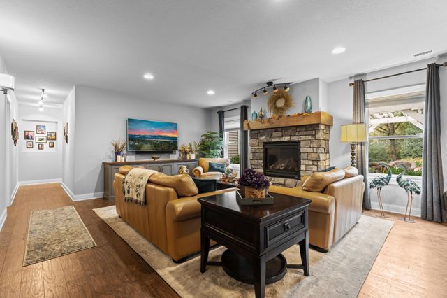 4053 Stone Point Drive NE, Rochester, MN 55906