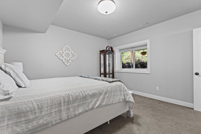 4053 Stone Point Drive NE, Rochester, MN 55906