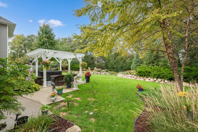 4053 Stone Point Drive NE, Rochester, MN 55906