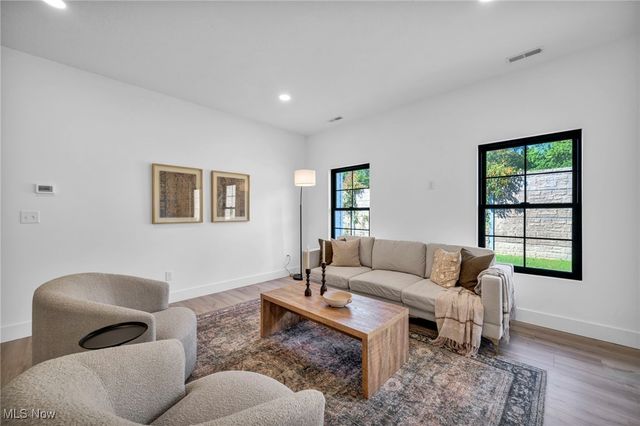 6728 Benedict Drive, Middleburg Heights, OH 44130