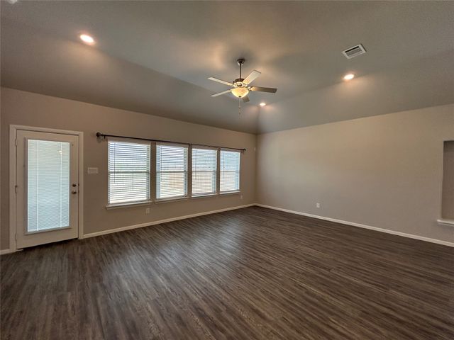 8941 Lantana Meadow Drive, Fort Worth, TX 76131