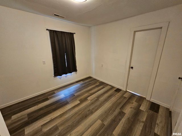 511 N SHELBY Street, Salem, IL 62881