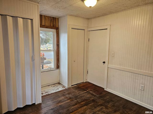 511 N SHELBY Street, Salem, IL 62881