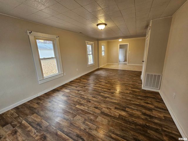 511 N SHELBY Street, Salem, IL 62881