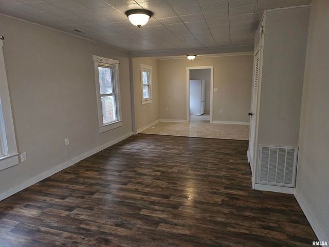 511 N SHELBY Street, Salem, IL 62881