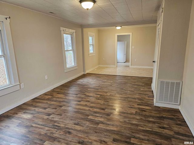 511 N SHELBY Street, Salem, IL 62881