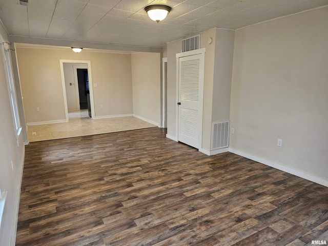 511 N SHELBY Street, Salem, IL 62881