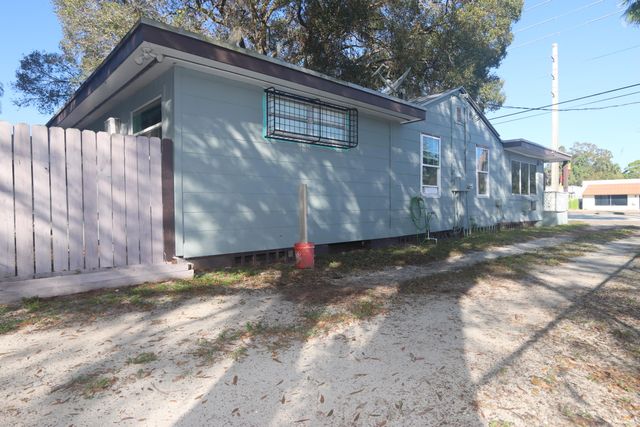 3325 Orange Avenue, Fort Pierce, FL 34947