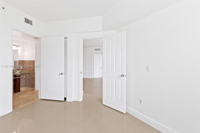 350 S Miami Ave 1805, Miami, FL 33130